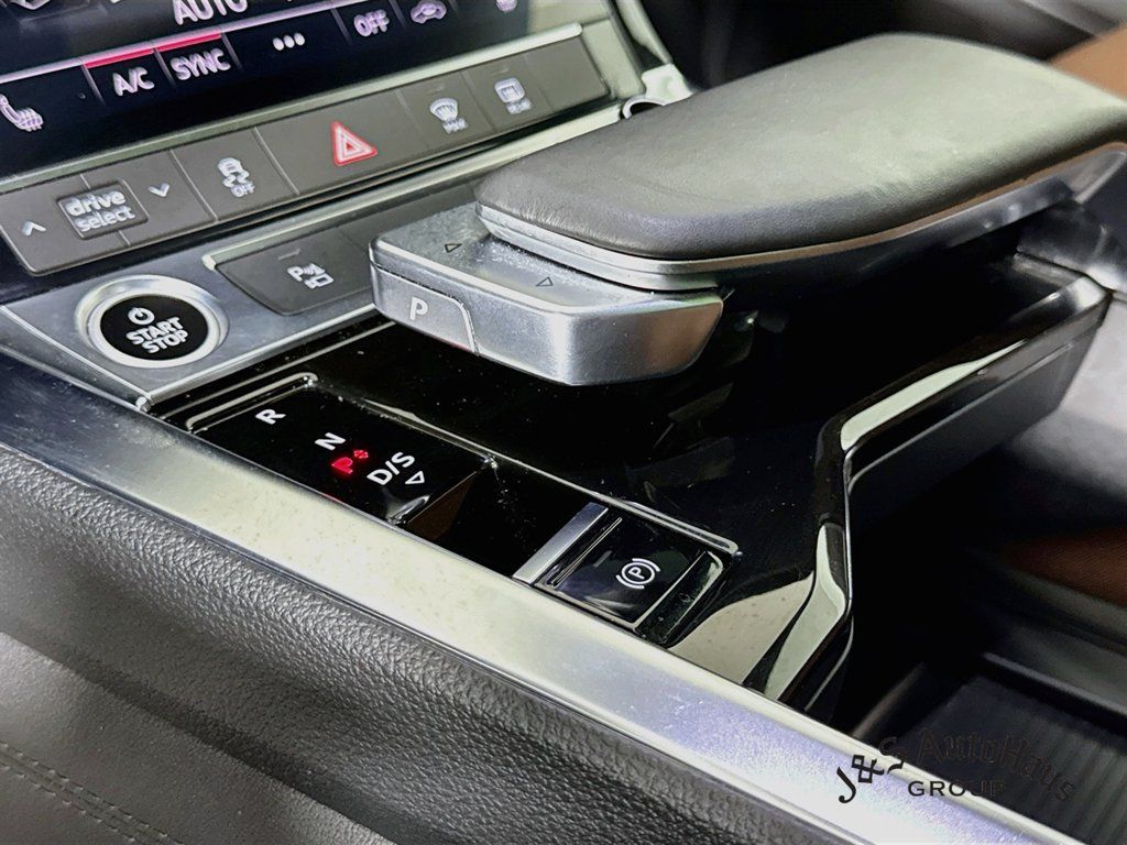Used 2022 Audi e-tron Premium AWD/4WD image 22