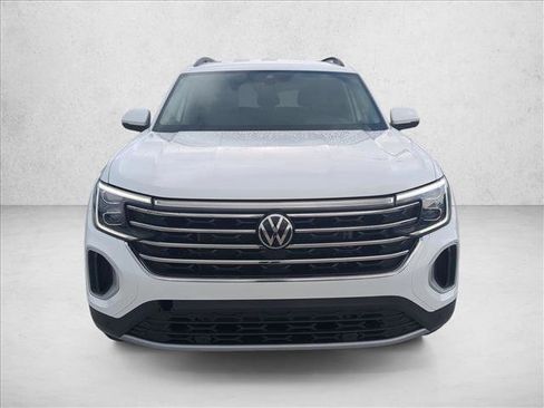 Used 2025 Volkswagen Atlas SE image 2