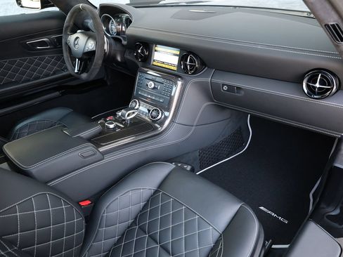 Used 2015 Mercedes-Benz SLS AMG GT Final Edition image 2