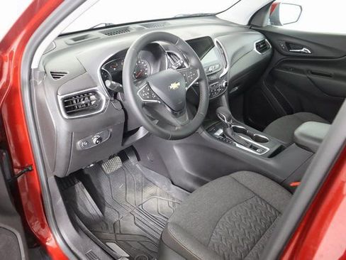 Used 2024 Chevrolet Equinox LT image 28