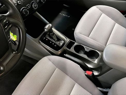 Used 2018 Kia Forte LX image 18