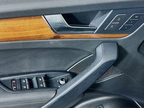 Used 2022 Audi Q5 2.0T Premium Plus w/ Premium Plus Package image 17