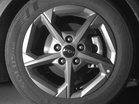 Used 2025 Kia K4 LXS image 13