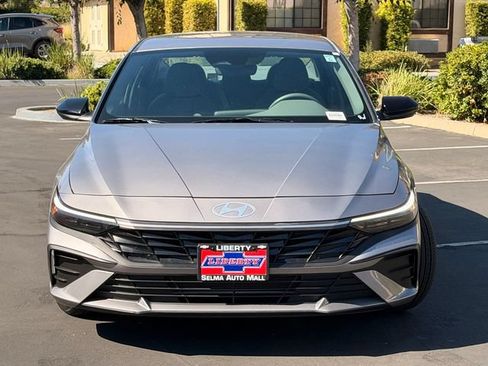 Used 2025 Hyundai Elantra Sport FWD image 3