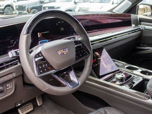Used 2025 Cadillac Escalade V AWD/4WD image 11