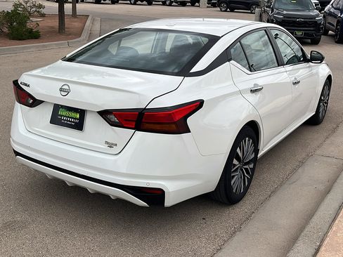 Used 2025 Nissan Altima 2.5 SV FWD image 8