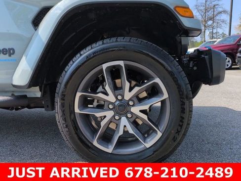 Used 2024 Jeep Wrangler Unlimited image 10