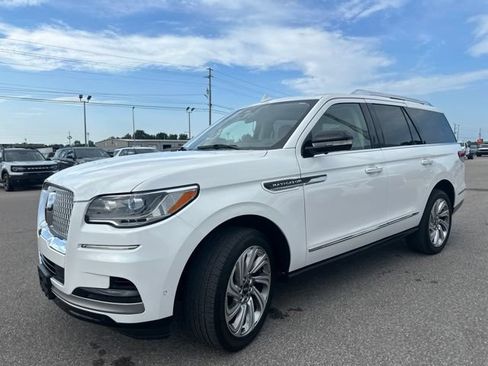Used 2024 Lincoln Navigator Reserve AWD/4WD image 30