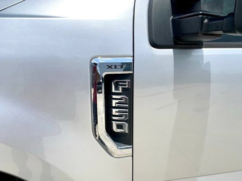Used 2018 Ford F250 XLT w/ XLT Premium Package AWD/4WD image 10