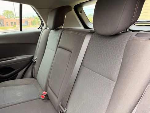 Used 2020 Chevrolet Trax LS FWD image 19