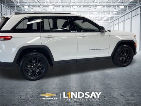 Used 2024 Jeep Grand Cherokee Altitude image 2