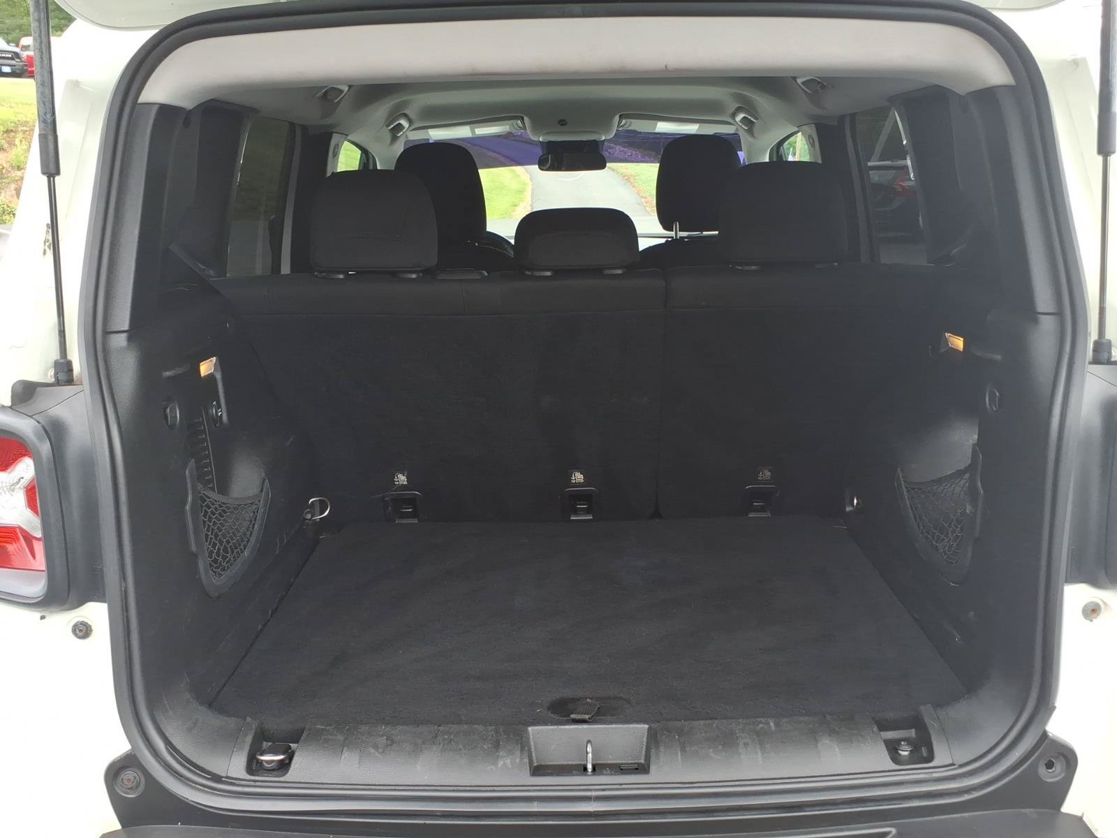 Used 2016 Jeep Renegade Trailhawk AWD/4WD image 6