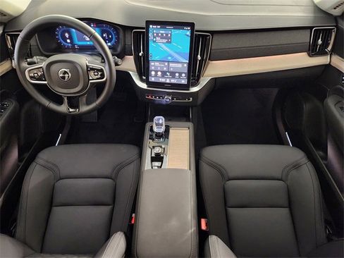 Used 2025 Volvo XC90 B5 Plus image 4