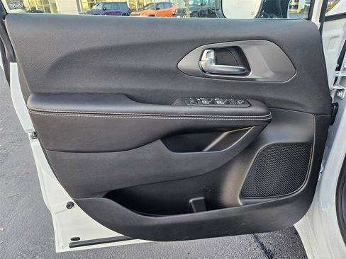 New 2026 Chrysler Voyager LX image 10