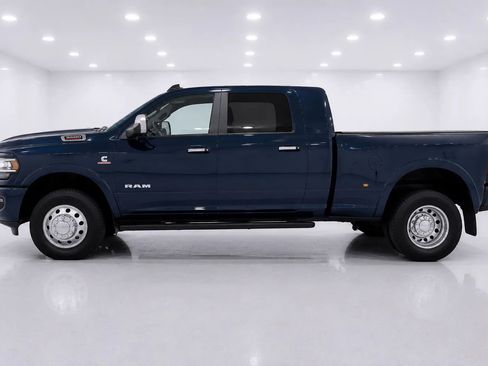 Used 2022 RAM 3500 Laramie AWD/4WD image 2