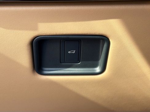 Used 2025 Land Rover Range Rover Autobiography image 35