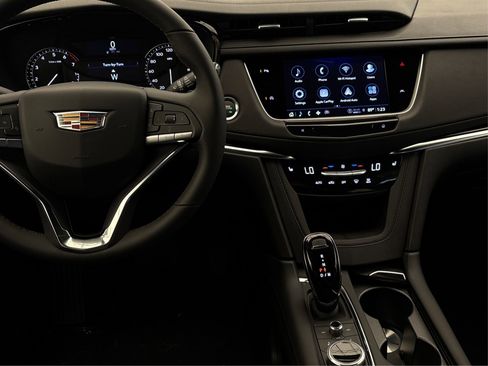 New 2025 Cadillac XT6 Luxury image 15