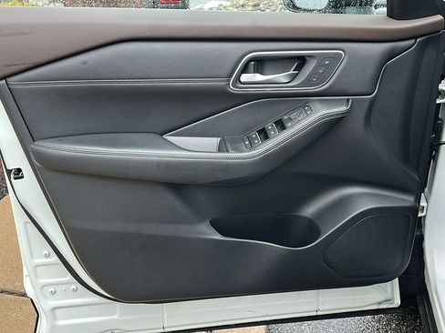 Certified 2022 Nissan Rogue Platinum w/ Head-Up Display Package image 14