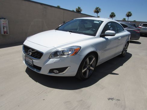 Used 2013 Volvo C70 T5 FWD image 1