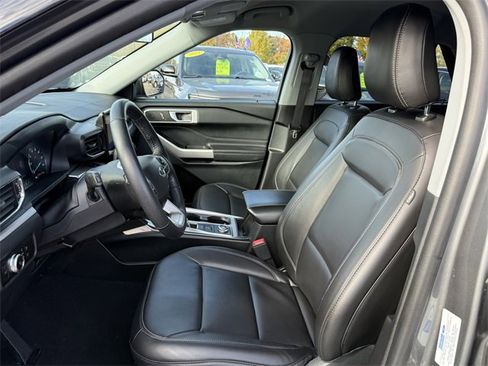 Certified 2023 Ford Explorer XLT w/ Equipment Group 202A image 6