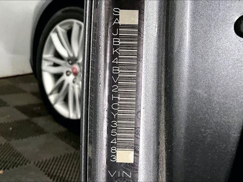 Used 2017 Jaguar XF Prestige image 30