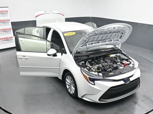 Used 2025 Toyota Corolla LE image 47