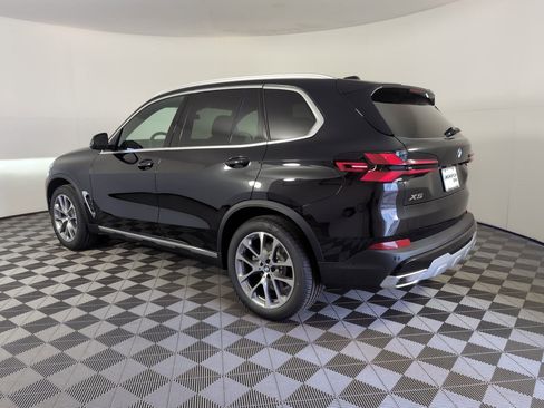 Used 2026 BMW X5 sDrive40i w/ Premium Package image 3