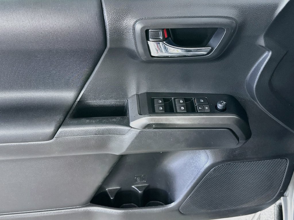 Used 2022 Toyota Tacoma TRD Off-Road AWD/4WD image 22