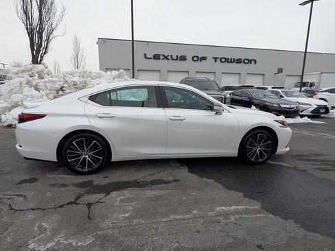 Certified 2025 Lexus ES 350 w/ Premium Package image 2
