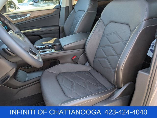 Used 2024 Volkswagen Atlas SE w/ Black Wheel Package FWD image 5