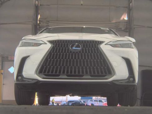 Used 2024 Lexus NX 250 FWD w/ Towing Package (2000 Lbs) image 3