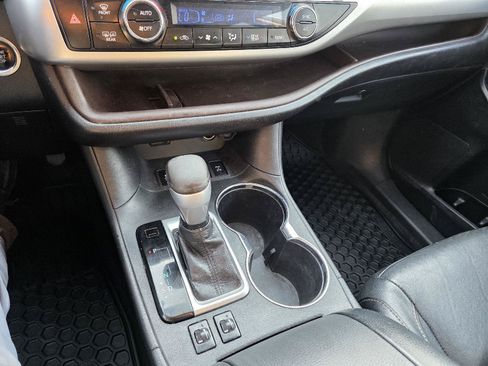 Used 2014 Toyota Highlander XLE AWD/4WD image 14