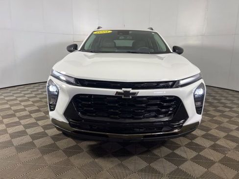 Used 2025 Chevrolet Trax ACTIV w/ Driver Confidence Package image 2