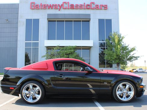 Used 2006 Ford Mustang GT RWD image 36