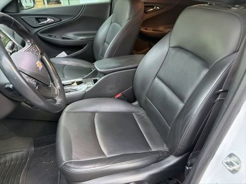 Used 2021 Chevrolet Malibu LT w/ Leather Package image 6