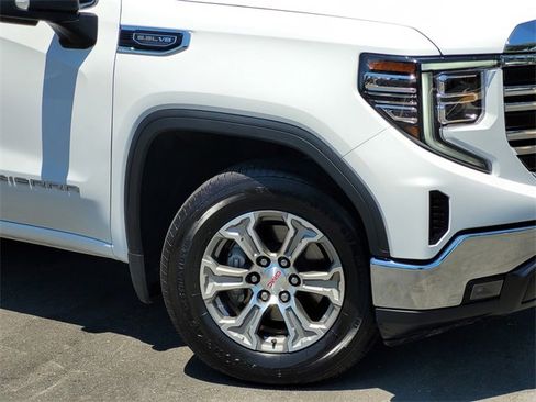 Used 2024 GMC Sierra 1500 SLT image 10