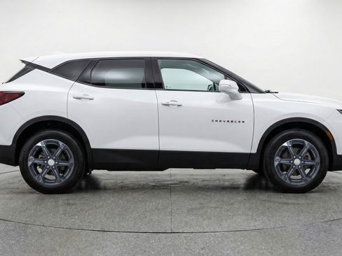 Used 2025 Chevrolet Blazer LT FWD image 11