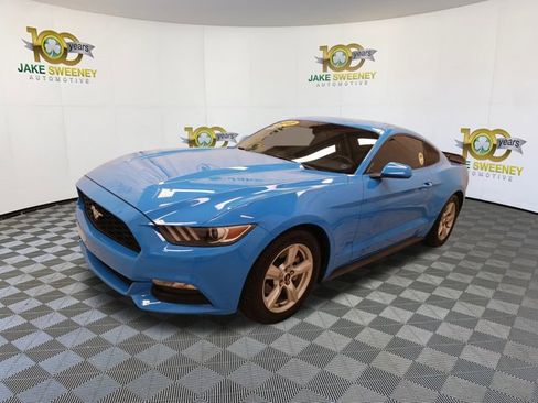 Used 2017 Ford Mustang Coupe image 4