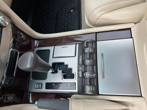 Used 2013 Lexus LX 570 4WD w/ Luxury Pkg image 22