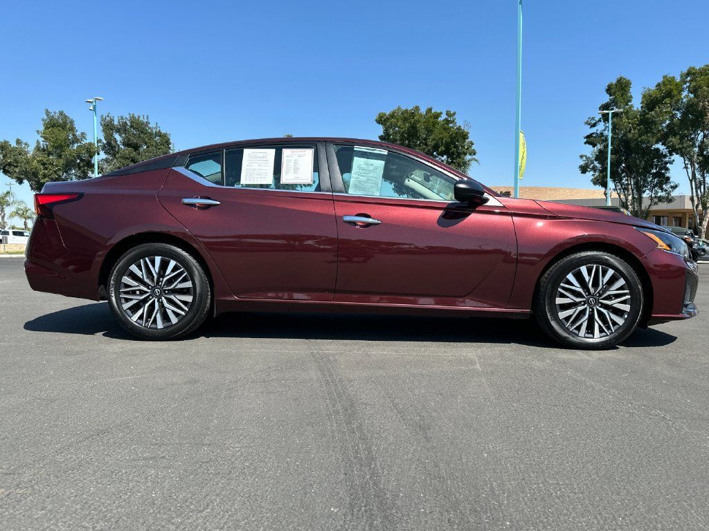 Used 2025 Nissan Altima 2.5 SV FWD image 6
