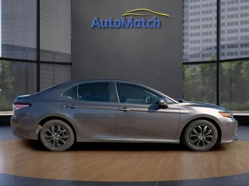 Used 2020 Toyota Camry LE image 14