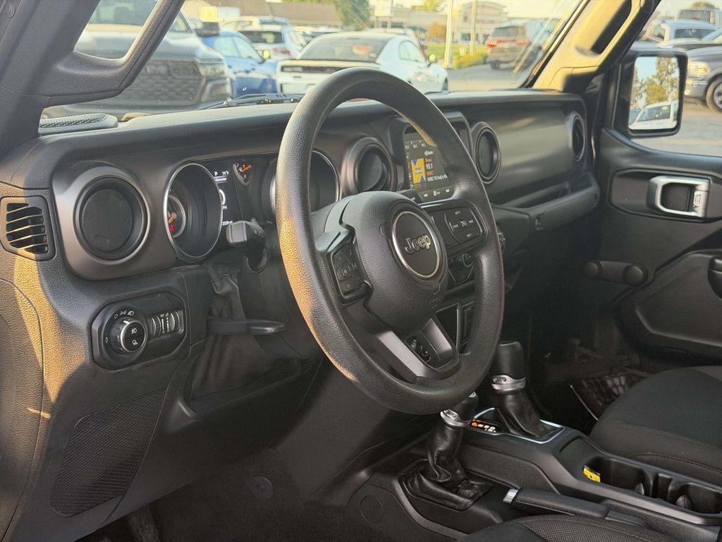 Used 2021 Jeep Gladiator Sport AWD/4WD image 19