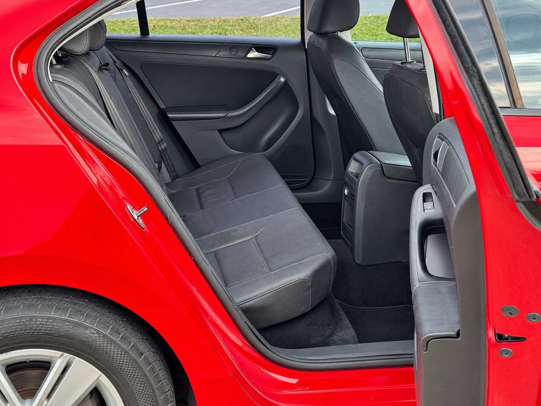 Used 2011 Volkswagen Jetta SE FWD image 19