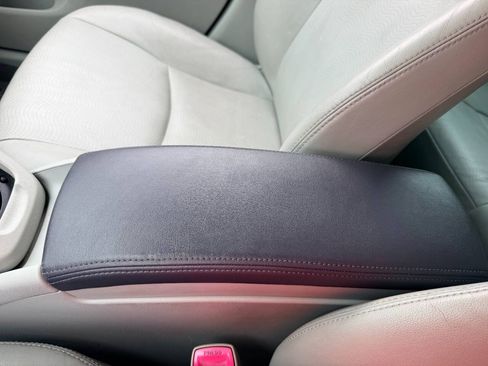 Used 2010 Toyota Prius Five w/ Advanced Technology Pkg FWD image 38