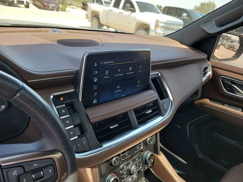 Used 2024 Chevrolet Suburban High Country w/ Advanced Technology Package AWD/4WD image 24