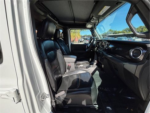 Used 2021 Jeep Wrangler Unlimited Sahara w/ Altitude AWD/4WD image 38