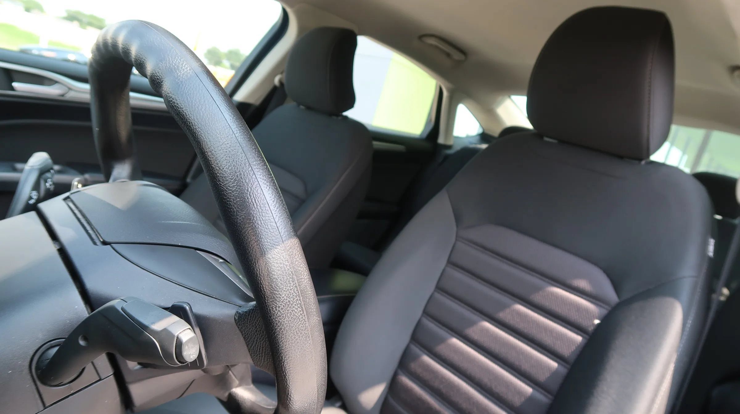 Used 2019 Ford Fusion SE FWD image 18
