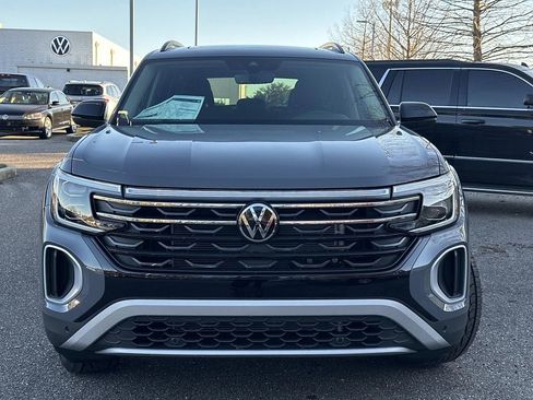New 2026 Volkswagen Atlas Peak Edition image 2