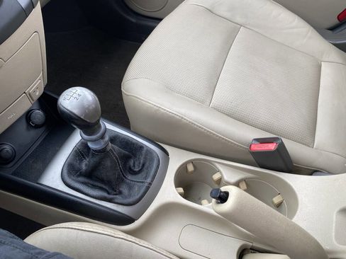 Used 2011 Hyundai Elantra image 32