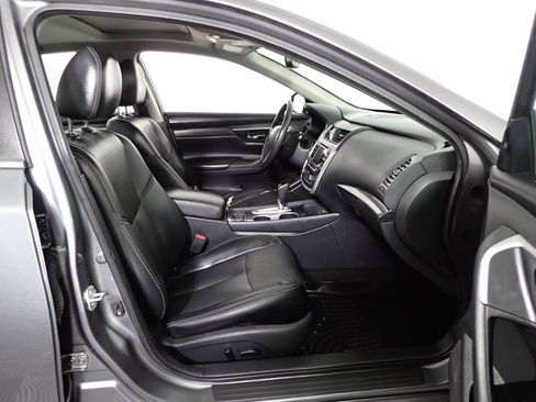 Used 2017 Nissan Altima 2.5 SL w/ Moonroof Package image 34